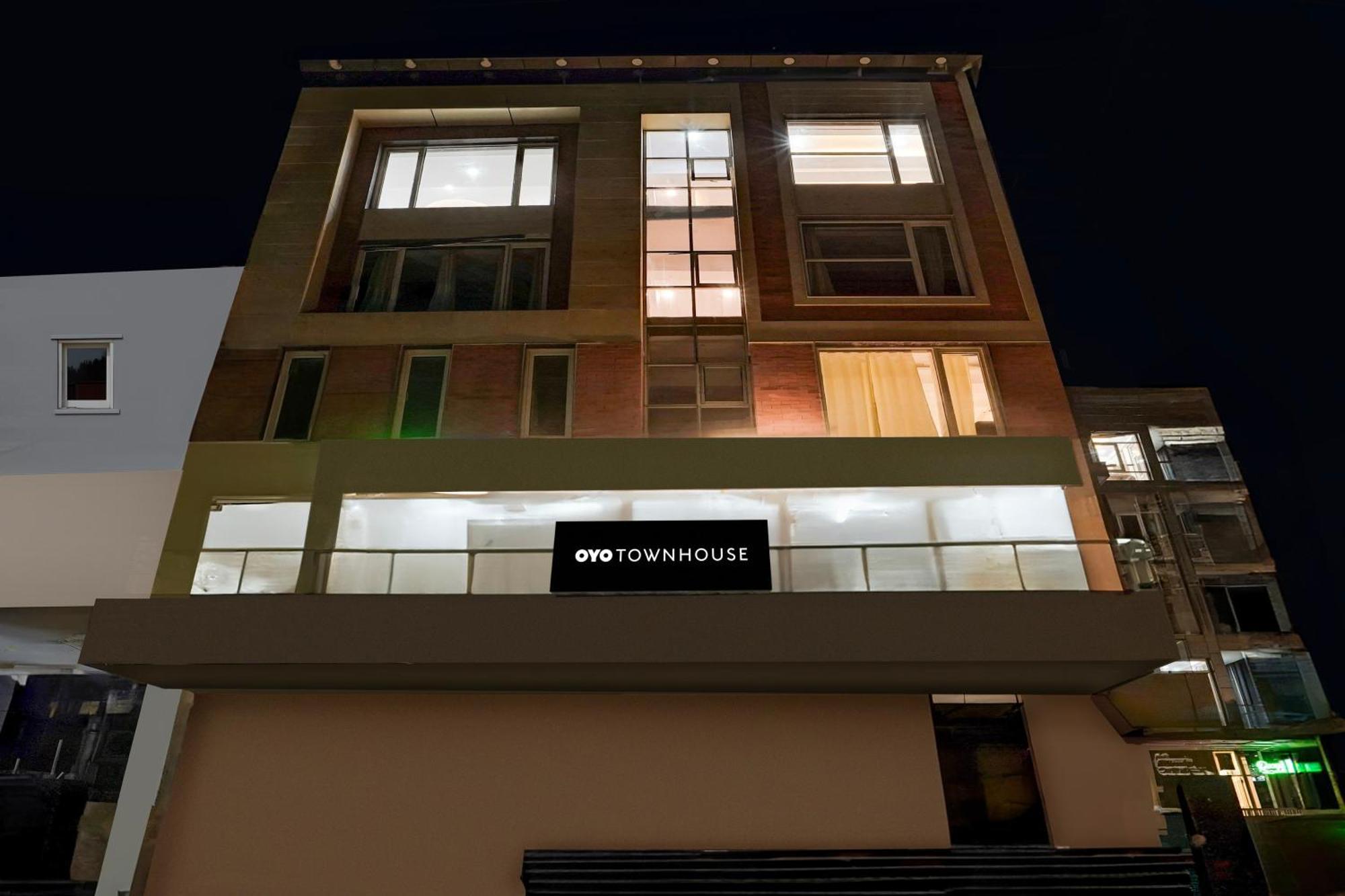 Townhouse Hotel Grand Emporio By Sbg Near Vaishali Metro Station Ghaziabad Exterior foto