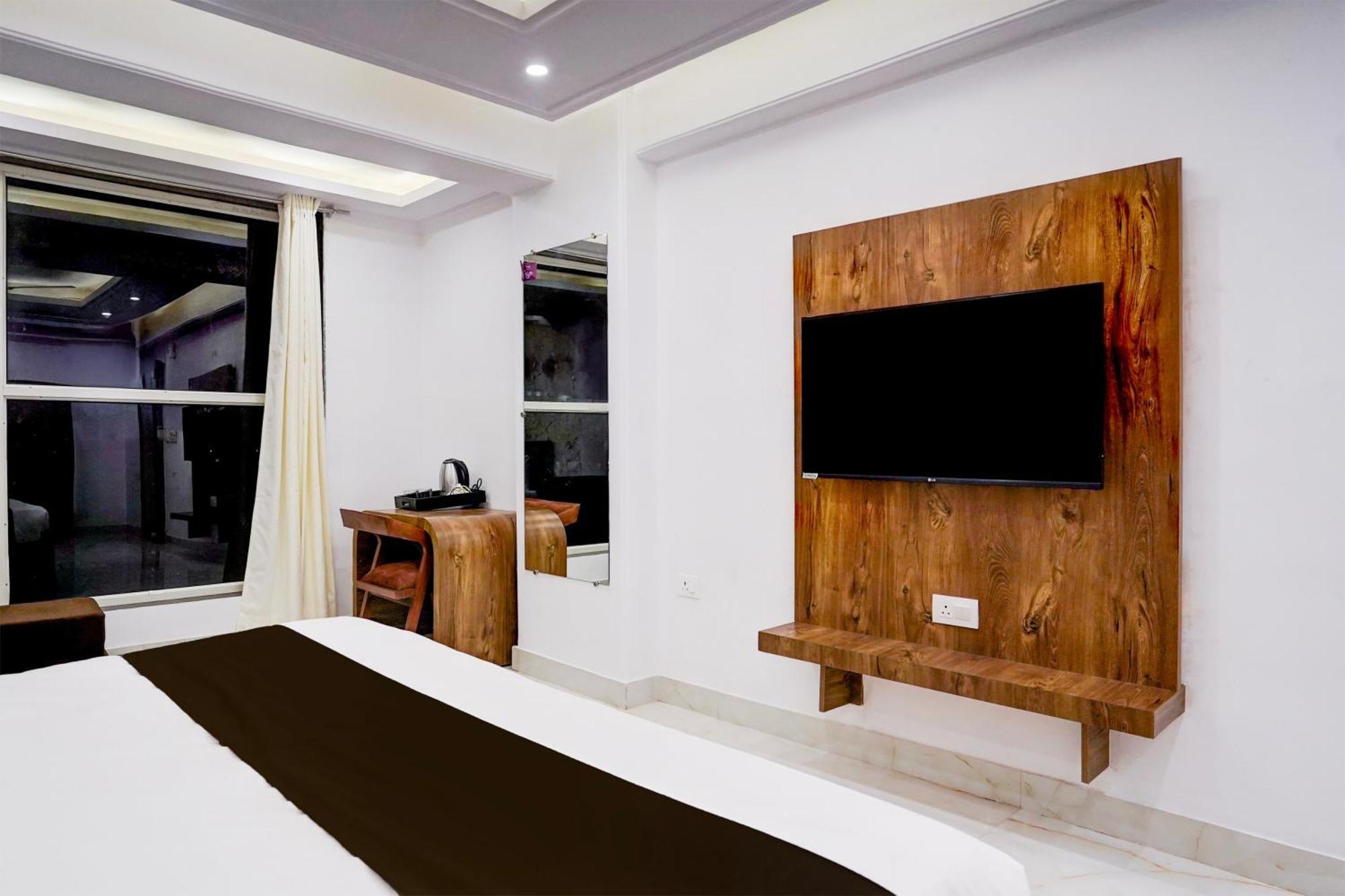 Townhouse Hotel Grand Emporio By Sbg Near Vaishali Metro Station Ghaziabad Exterior foto