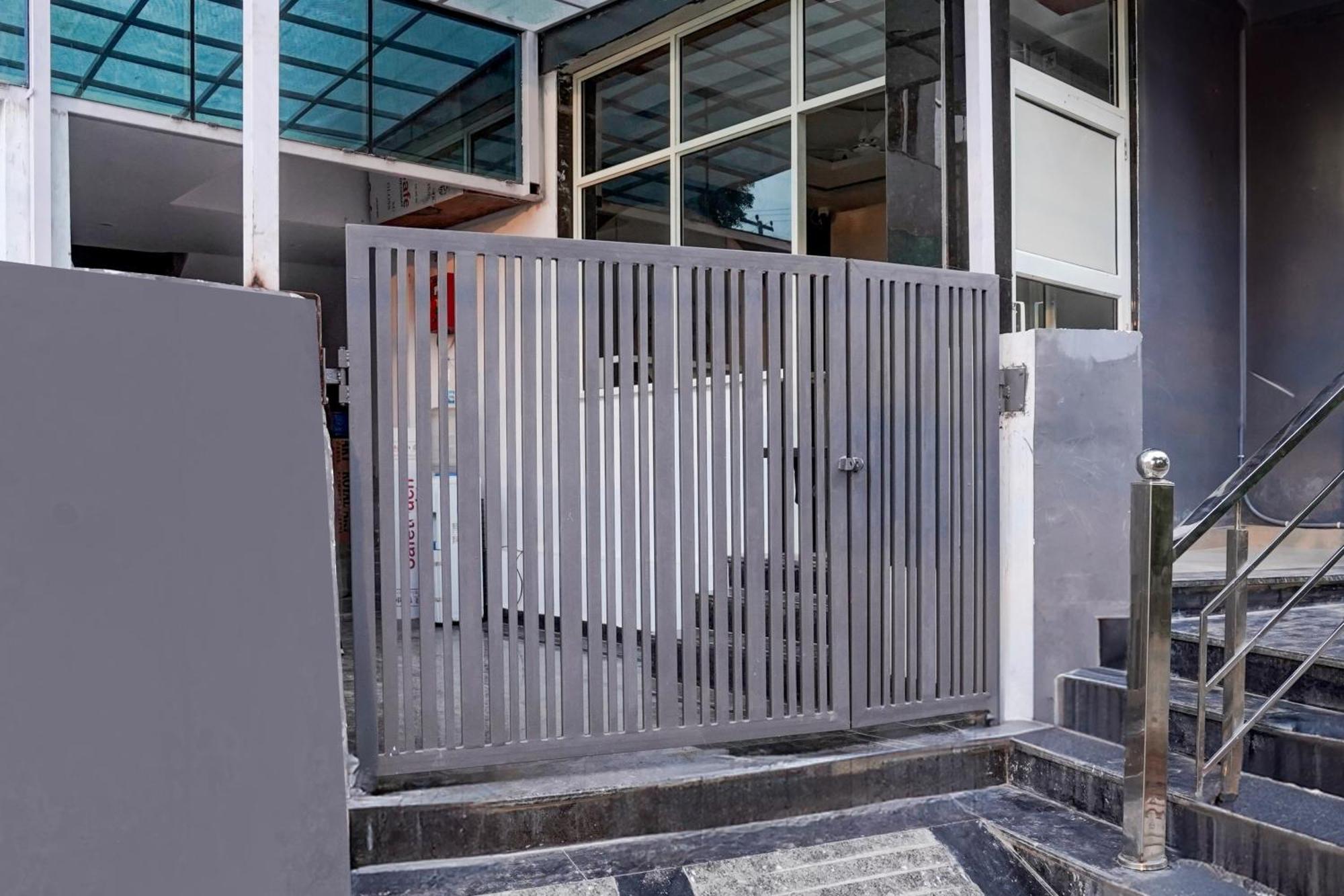 Townhouse Hotel Grand Emporio By Sbg Near Vaishali Metro Station Ghaziabad Exterior foto